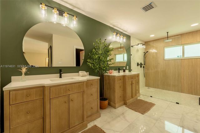 10461 SW 121st St, Miami, FL 33176