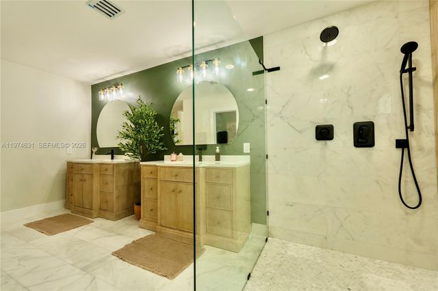 10461 SW 121st St, Miami, FL 33176