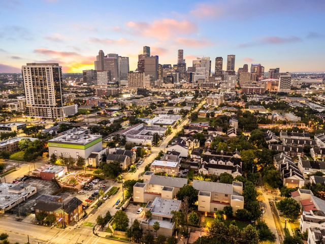 3105 Caroline Street, Houston, TX 77004