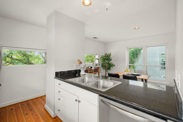 3105 Caroline Street, Houston, TX 77004