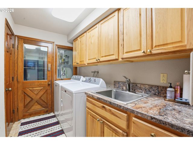 23905 BUTTEVILLE Rd Ne, Aurora, OR 97002