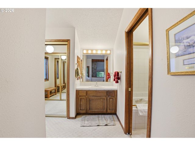 23905 BUTTEVILLE Rd Ne, Aurora, OR 97002