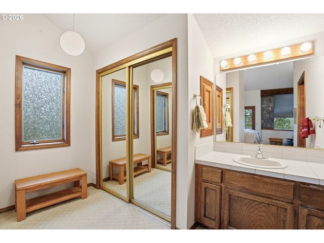 23905 BUTTEVILLE Rd Ne, Aurora, OR 97002