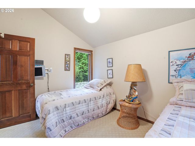 23905 BUTTEVILLE Rd Ne, Aurora, OR 97002