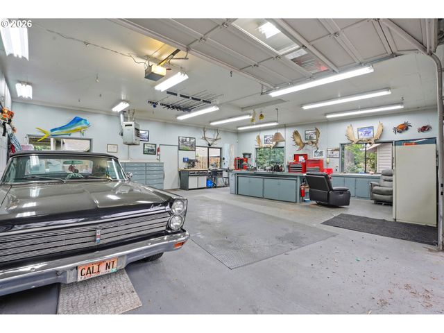 23905 BUTTEVILLE Rd Ne, Aurora, OR 97002