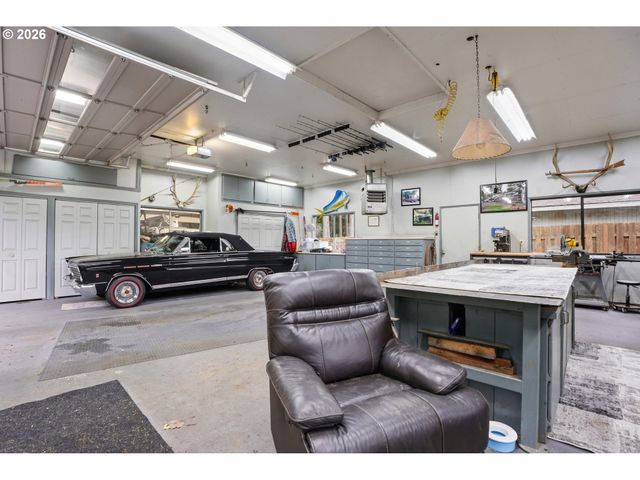 23905 BUTTEVILLE Rd Ne, Aurora, OR 97002