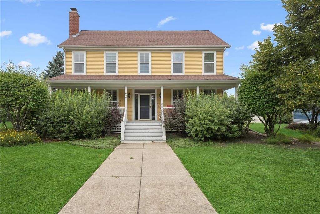 634 Indian Path Road, Grayslake, IL 60030