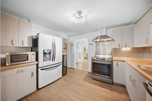8 Revere Rd, Tewksbury, MA 01876