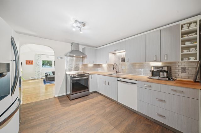 8 Revere Rd, Tewksbury, MA 01876