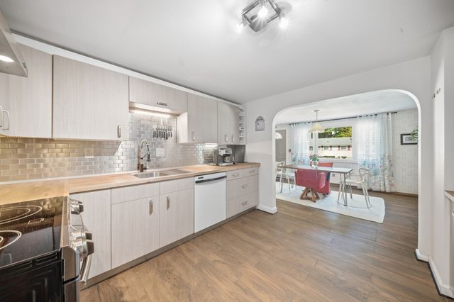 8 Revere Rd, Tewksbury, MA 01876