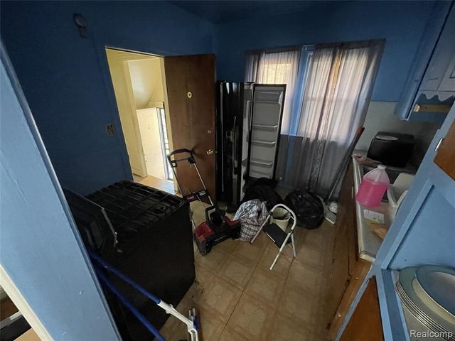 17152 Santa Rosa Drive, Detroit, MI 48221