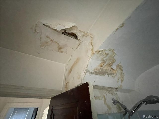 17152 Santa Rosa Drive, Detroit, MI 48221