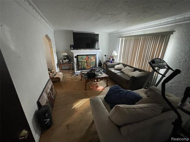 17152 Santa Rosa Drive, Detroit, MI 48221