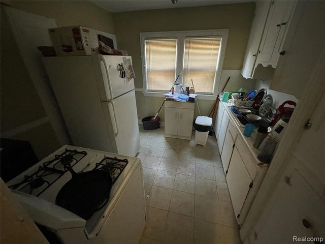 17152 Santa Rosa Drive, Detroit, MI 48221