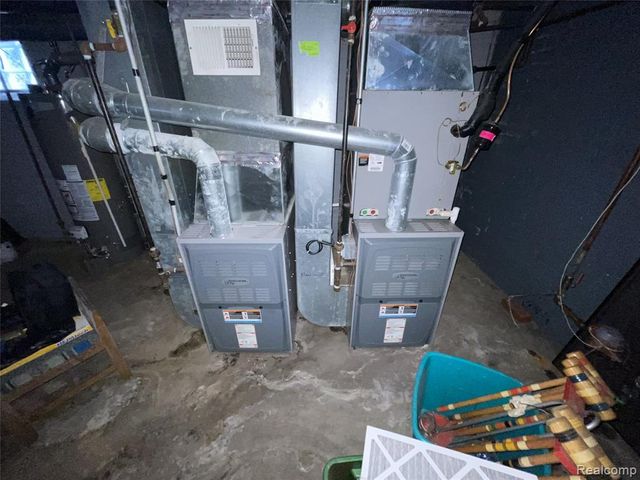 17152 Santa Rosa Drive, Detroit, MI 48221