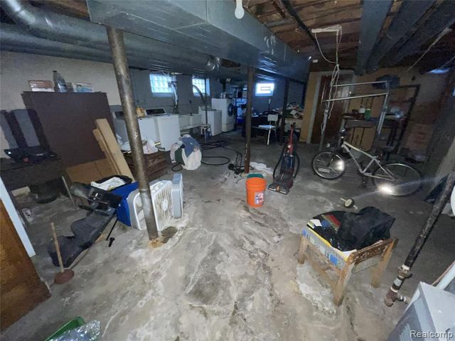 17152 Santa Rosa Drive, Detroit, MI 48221