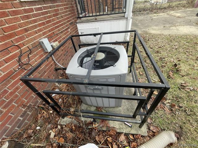 17152 Santa Rosa Drive, Detroit, MI 48221