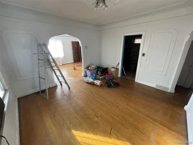 17152 Santa Rosa Drive, Detroit, MI 48221