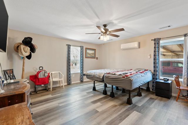 1105 County Road 422, Bartlett, TX 76511