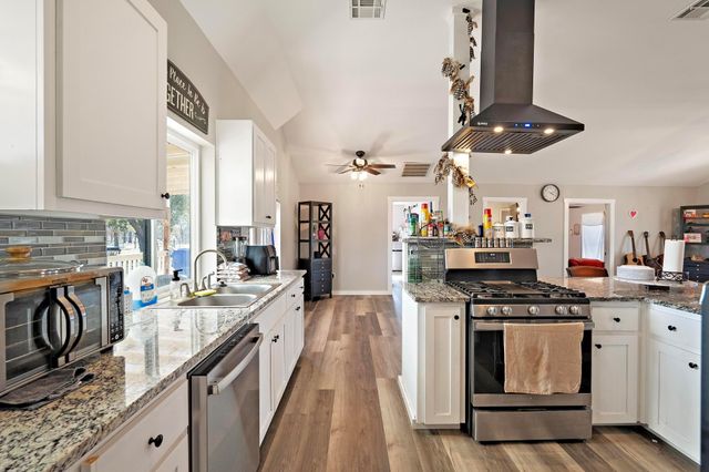 1105 County Road 422, Bartlett, TX 76511