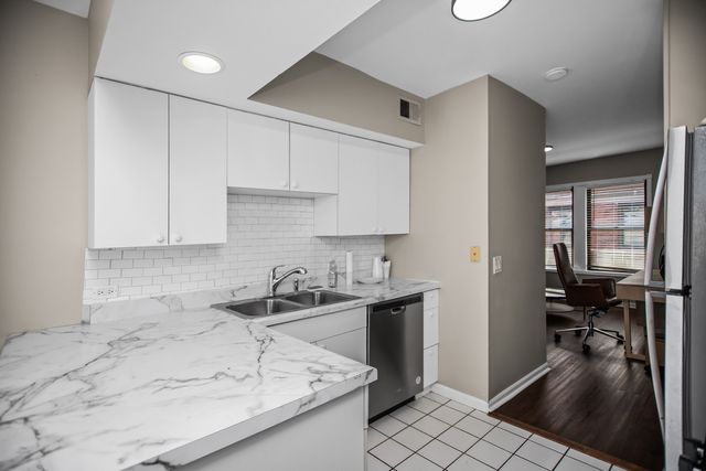 4523.5 S Drexel Boulevard 3W, Chicago, IL 60653
