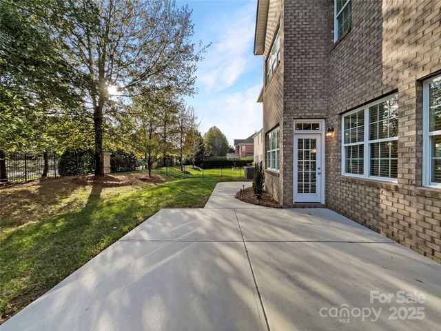 6615 Springs Mill Road, Charlotte, NC 28277