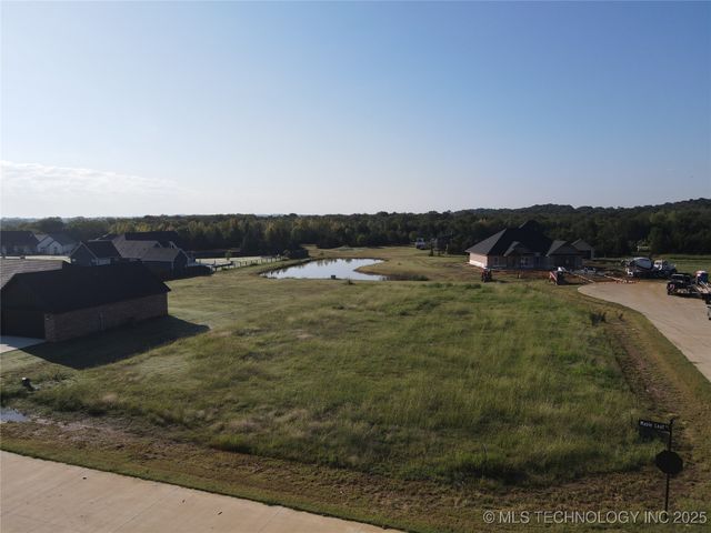 49 Royal Oak Circle, Durant, OK 74701