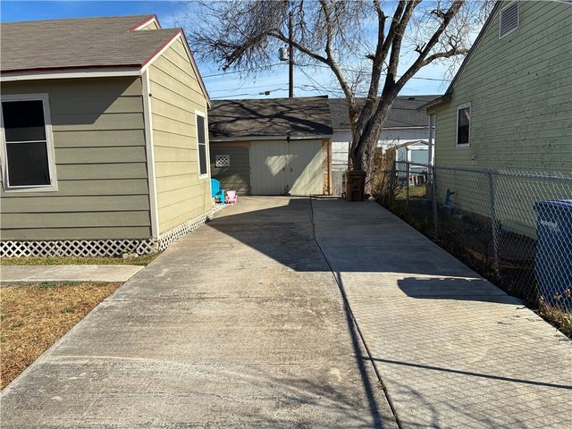 2704 Willard St, Corpus Christi, TX 78404