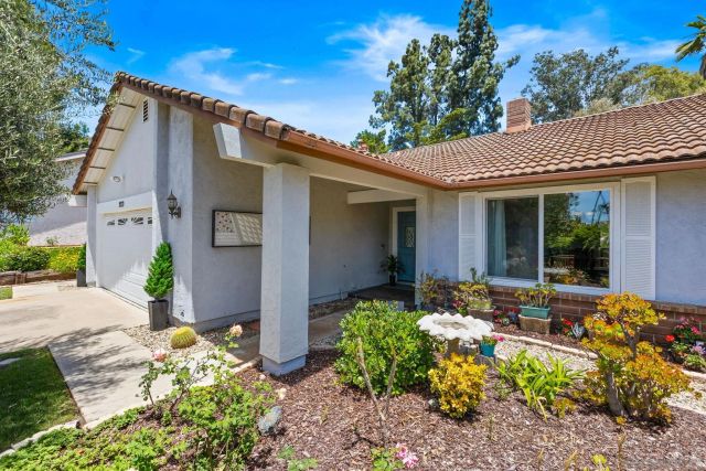 2070 Fuerte Lane, Escondido, CA 92026