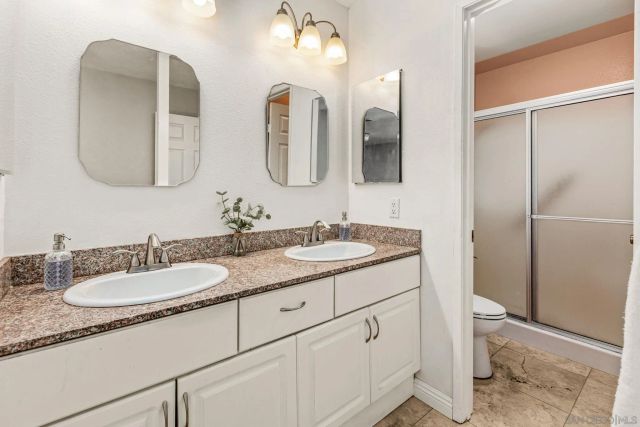 2070 Fuerte Lane, Escondido, CA 92026
