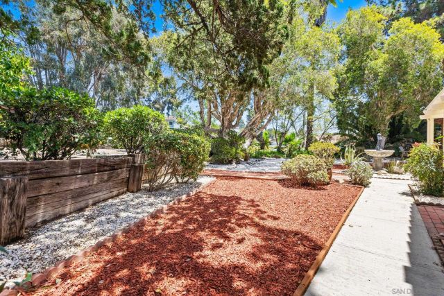 2070 Fuerte Lane, Escondido, CA 92026
