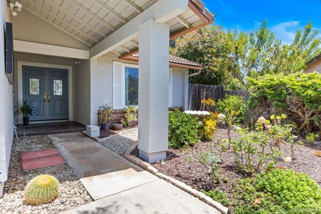 2070 Fuerte Lane, Escondido, CA 92026
