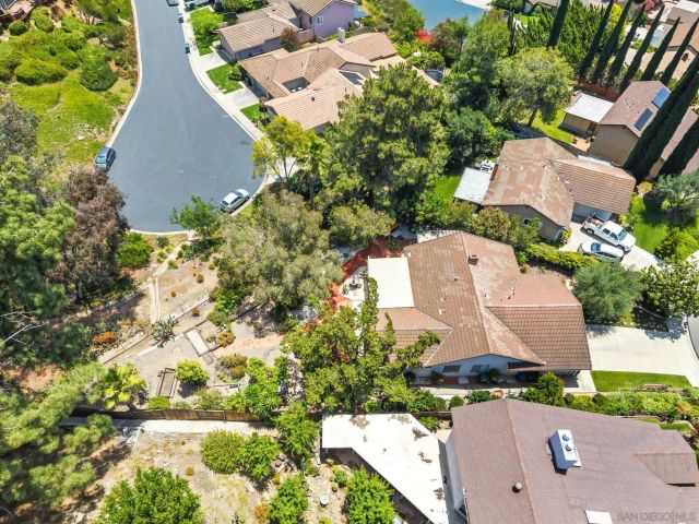 2070 Fuerte Lane, Escondido, CA 92026