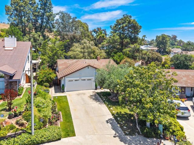 2070 Fuerte Lane, Escondido, CA 92026