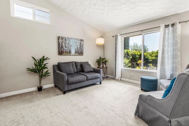 2070 Fuerte Lane, Escondido, CA 92026
