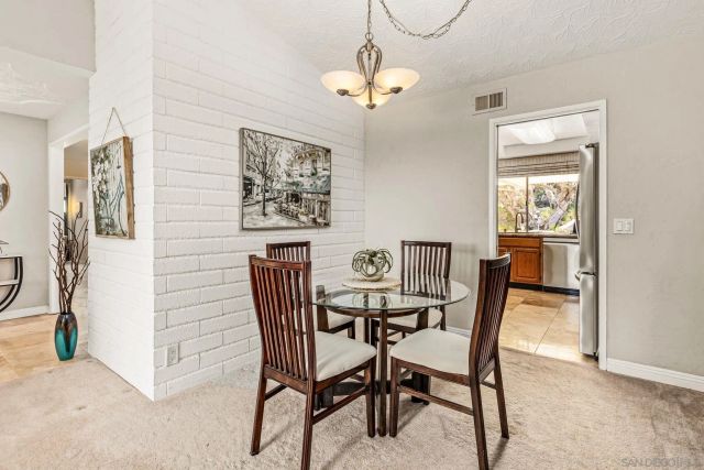 2070 Fuerte Lane, Escondido, CA 92026