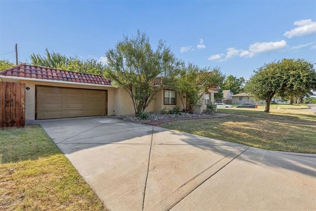 8000 N Military Avenue, Oklahoma City, OK 73114