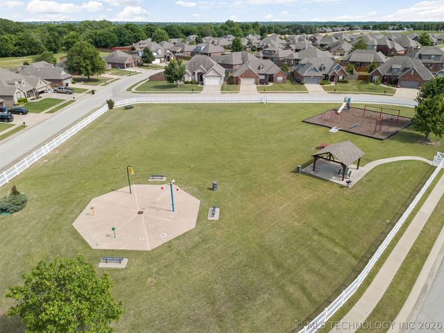 2401 S 14th Street, Broken Arrow, OK 74012