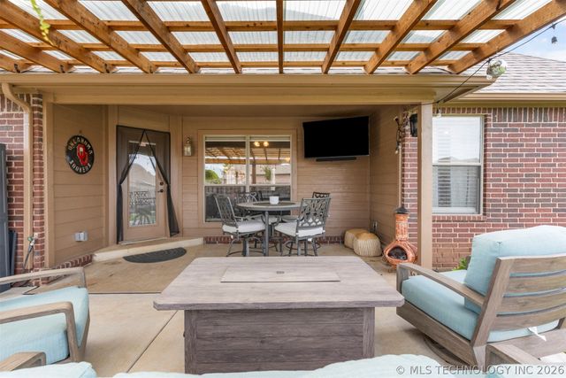 2401 S 14th Street, Broken Arrow, OK 74012