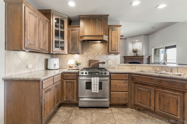 2401 S 14th Street, Broken Arrow, OK 74012