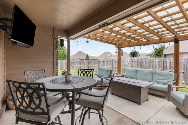 2401 S 14th Street, Broken Arrow, OK 74012