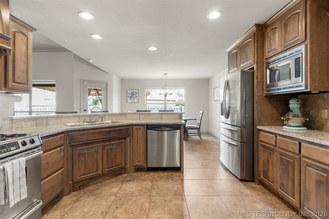 2401 S 14th Street, Broken Arrow, OK 74012