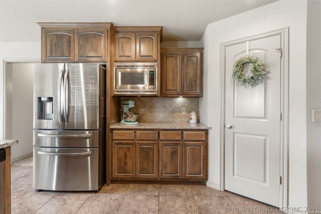 2401 S 14th Street, Broken Arrow, OK 74012
