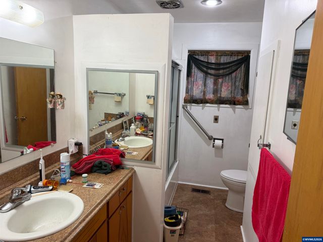 31960 Griffith Dr, Tangent, OR 97389