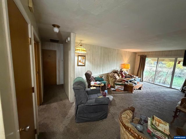 31960 Griffith Dr, Tangent, OR 97389