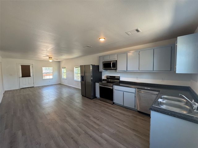 232 E Quanah Road, Mabank, TX 75156