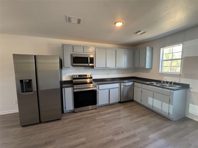 232 E Quanah Road, Mabank, TX 75156