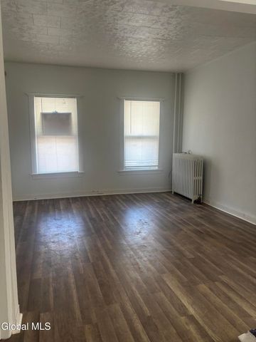 9 Pennsylvania Avenue, Albany, NY 12206