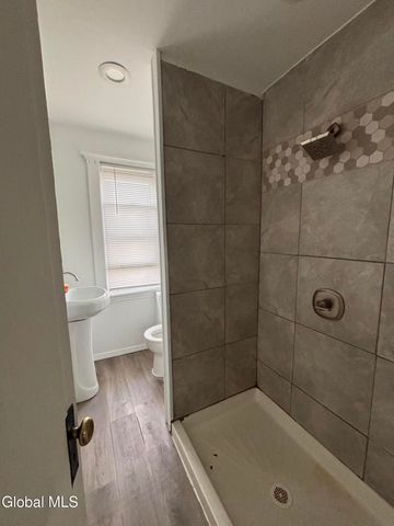 9 Pennsylvania Avenue, Albany, NY 12206