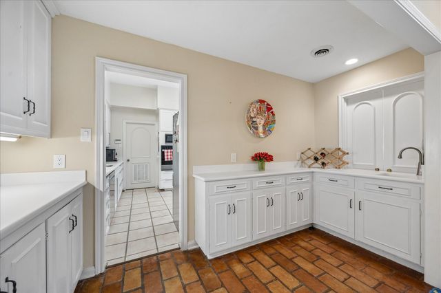 246 Gessner Road, Houston, TX 77024